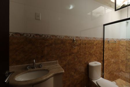 Casa à venda com 277m², 3 quartos e 5 vagasBanheiro da Suíte 2