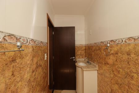 Casa à venda com 277m², 3 quartos e 5 vagasBanheiro da Suíte 2