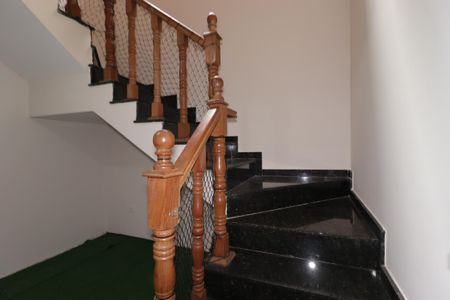 Casa à venda com 277m², 3 quartos e 5 vagasEscada para o piso superior