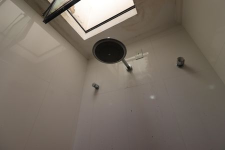 Casa à venda com 277m², 3 quartos e 5 vagasBanheiro da Suíte 2 - Chuveiro