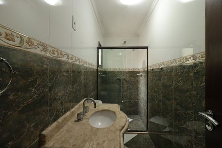 Casa à venda com 277m², 3 quartos e 5 vagasBanheiro da Suíte 1