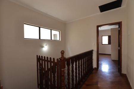 Casa à venda com 277m², 3 quartos e 5 vagasCorredor do piso superior