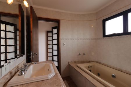 Casa à venda com 277m², 3 quartos e 5 vagasBanheiro da Suíte 3