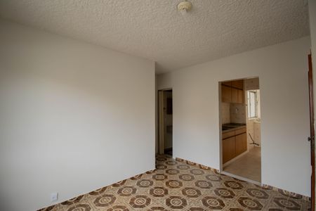 Sala de apartamento para alugar com 2 quartos, 52m² em Colubandê, São Gonçalo