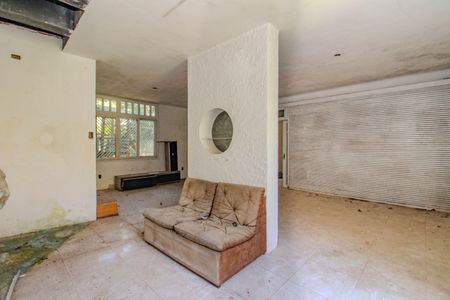 Sala de casa à venda com 3 quartos, 600m² em Petrópolis, Porto Alegre