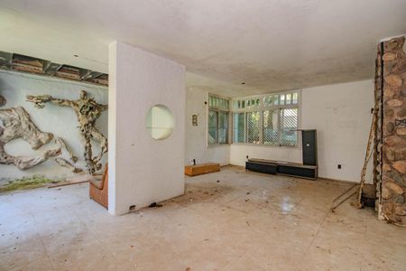 Sala de casa à venda com 3 quartos, 600m² em Petrópolis, Porto Alegre