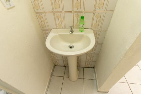 Banheiro Social de casa para alugar com 1 quarto, 35m² em Sítio Cercado, Curitiba