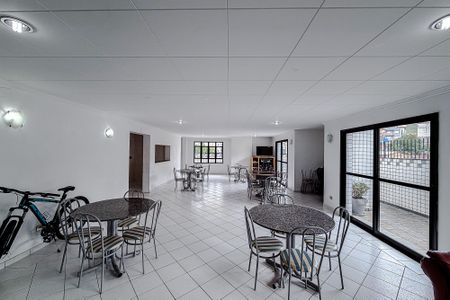 Apartamento para alugar com 215m², 3 quartos e 4 vagasÁrea comum - Salão de festas