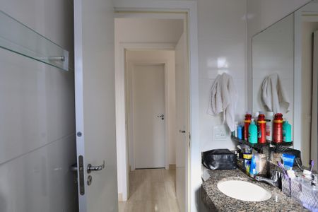 Apartamento à venda com 56m², 2 quartos e 2 vagasBanheiro da Suíte