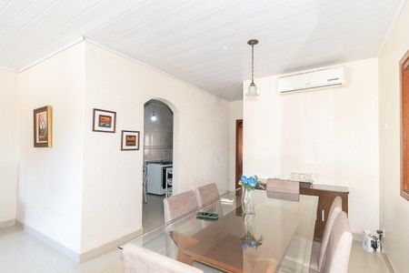 Casa à venda com 129m², 4 quartos e 1 vaga