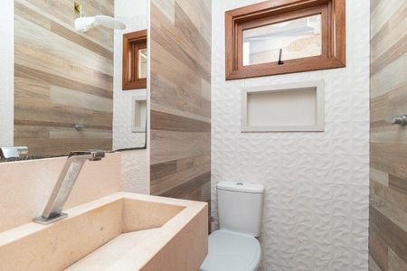 Casa à venda com 129m², 4 quartos e 1 vaga