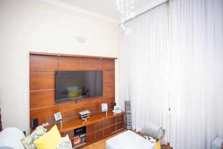 Casa à venda com 130m², 3 quartos e 2 vagasSala de TV