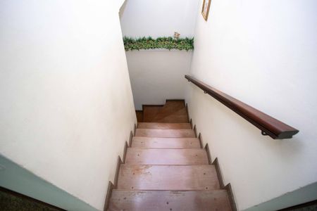 Casa à venda com 130m², 3 quartos e 2 vagasEscada