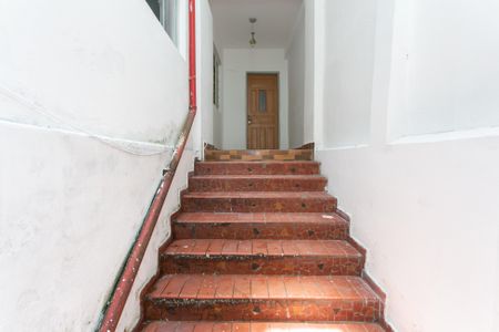 Casa para alugar com 180m², 2 quartos e 1 vagaEscada - Entrada 