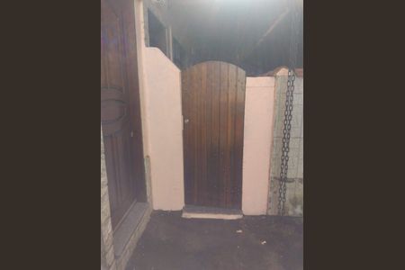 Casa para alugar com 100m², 2 quartos e 1 vagaÁrea externa