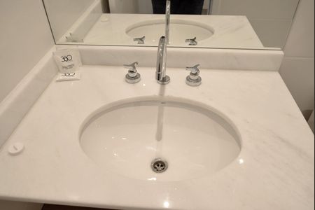 Banheiro de kitnet/studio à venda com 1 quarto, 27m² em Pompeia, São Paulo