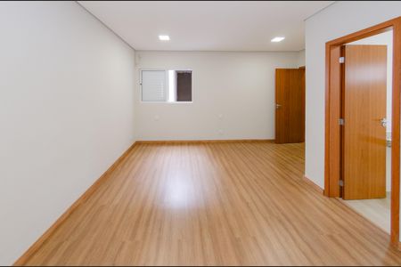 Casa à venda com 170m², 3 quartos e 3 vagas Casa à venda com 170m², 3 quartos e 3 vagasSuíte