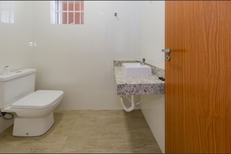 Casa à venda com 170m², 3 quartos e 3 vagas Casa à venda com 170m², 3 quartos e 3 vagasBanheiro social