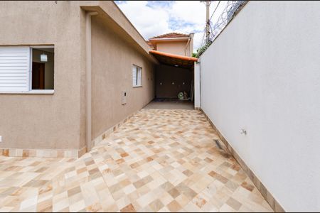 Casa à venda com 170m², 3 quartos e 3 vagas Casa à venda com 170m², 3 quartos e 3 vagasÁrea externa