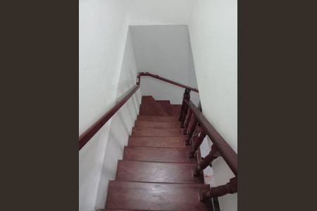 Casa à venda com 169m², 3 quartos e 2 vagasEscada