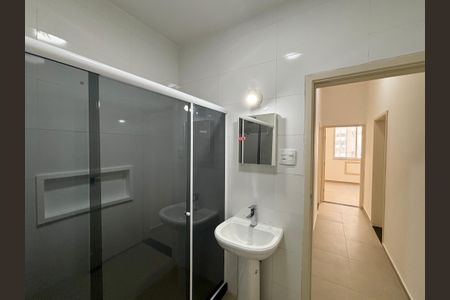 Apartamento para alugar com 86m², 3 quartos e sem vaga Apartamento para alugar com 86m², 3 quartos e sem vagaBanheiro social