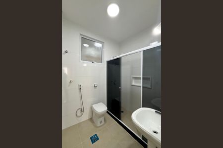 Apartamento para alugar com 86m², 3 quartos e sem vaga Apartamento para alugar com 86m², 3 quartos e sem vagaBanheiro social