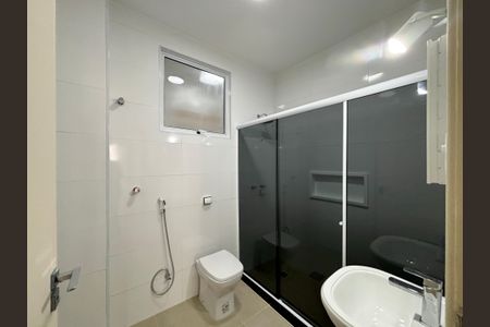 Apartamento para alugar com 86m², 3 quartos e sem vaga Apartamento para alugar com 86m², 3 quartos e sem vagaBanheiro social