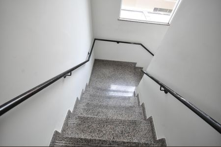 Apartamento para alugar com 44m², 2 quartos e sem vagaEscada