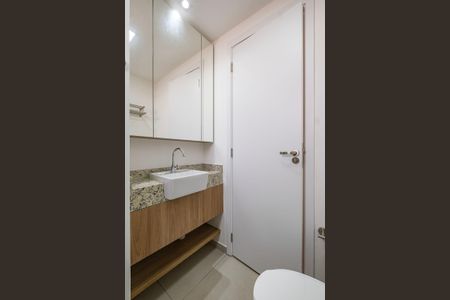 Banheiro de kitnet/studio para alugar com 1 quarto, 22m² em Vila Madalena, São Paulo