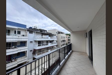 Apartamento à venda com 180m², 4 quartos e 3 vagas Apartamento à venda com 180m², 4 quartos e 3 vagasSuíte 1 - Varanda