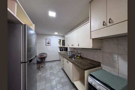 Apartamento à venda com 180m², 4 quartos e 3 vagas Apartamento à venda com 180m², 4 quartos e 3 vagasCozinha e Área de Serviço