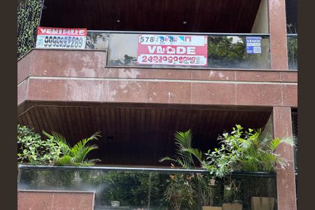 Apartamento à venda com 180m², 4 quartos e 3 vagas Apartamento à venda com 180m², 4 quartos e 3 vagasPlaquinha Qunto Andar