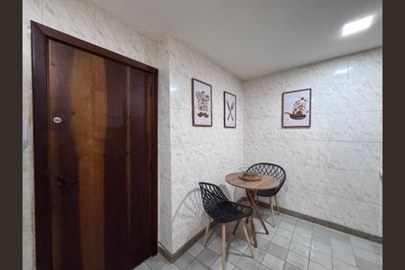 Apartamento à venda com 180m², 4 quartos e 3 vagas Apartamento à venda com 180m², 4 quartos e 3 vagasCozinha e Área de Serviço