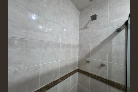 Apartamento à venda com 180m², 4 quartos e 3 vagas Apartamento à venda com 180m², 4 quartos e 3 vagasSuíte 1 - Banheiro