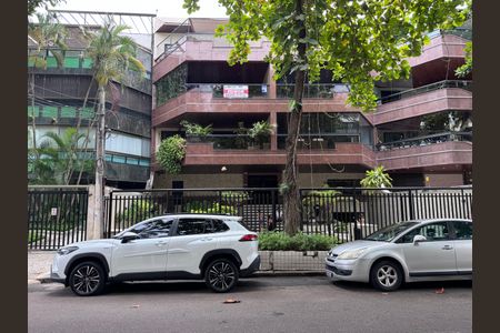 Apartamento à venda com 180m², 4 quartos e 3 vagas Apartamento à venda com 180m², 4 quartos e 3 vagasFachada