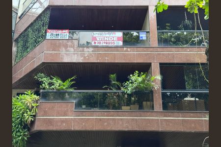 Apartamento à venda com 180m², 4 quartos e 3 vagas Apartamento à venda com 180m², 4 quartos e 3 vagasPlaquinha Quinto Andar