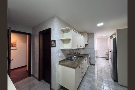 Apartamento à venda com 180m², 4 quartos e 3 vagas Apartamento à venda com 180m², 4 quartos e 3 vagasCozinha e Área de Serviço