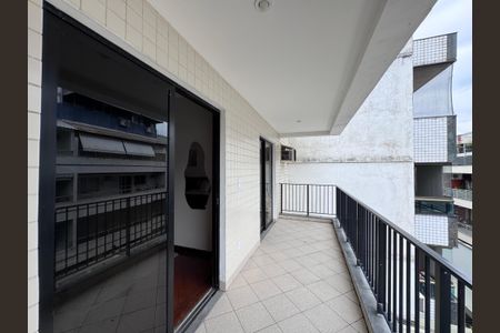 Apartamento à venda com 180m², 4 quartos e 3 vagas Apartamento à venda com 180m², 4 quartos e 3 vagasSuíte 1 - Varanda