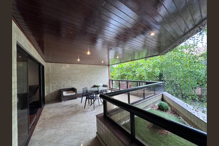 Apartamento à venda com 180m², 4 quartos e 3 vagas Apartamento à venda com 180m², 4 quartos e 3 vagasVaranda