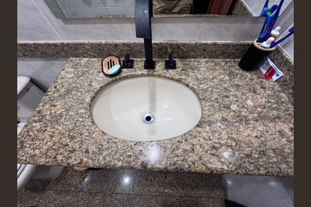 Apartamento à venda com 180m², 4 quartos e 3 vagas Apartamento à venda com 180m², 4 quartos e 3 vagasSuíte 1 - Banheiro