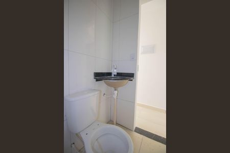 Banheiro de casa de condomínio para alugar com 1 quarto, 31m² em Lagoinha, São Gonçalo