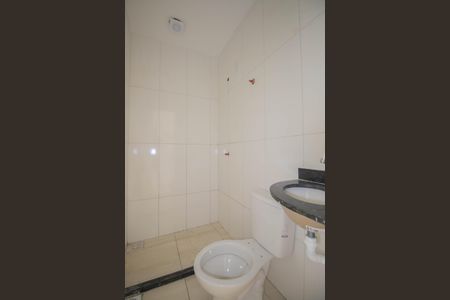 Banheiro de casa de condomínio para alugar com 1 quarto, 31m² em Lagoinha, São Gonçalo