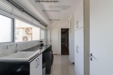 Apartamento à venda com 237m², 4 quartos e 3 vagasFoto 02