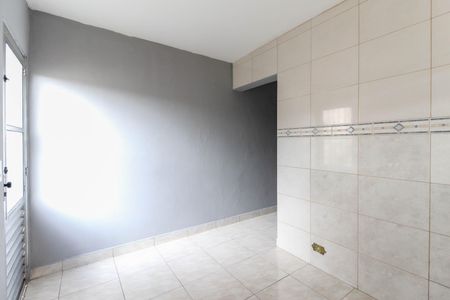 Cozinha de casa para alugar com 1 quarto, 45m² em Vila Carmosina, São Paulo