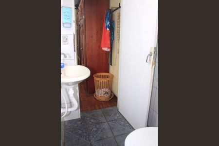 Casa à venda com 182m², 4 quartos e 2 vagasBanheiro da edícula 2