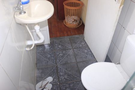 Casa à venda com 182m², 4 quartos e 2 vagasBanheiro da edícula 2