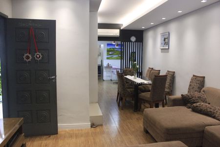 Casa à venda com 182m², 4 quartos e 2 vagasSala