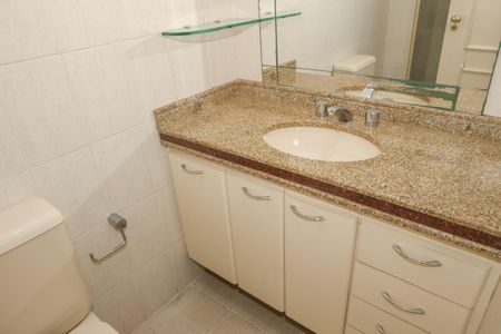 Apartamento à venda com 131m², 3 quartos e 2 vagas Apartamento à venda com 131m², 3 quartos e 2 vagasBanheiro. da. Suíte 1