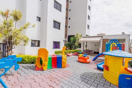 Apartamento à venda com 131m², 3 quartos e 2 vagas Apartamento à venda com 131m², 3 quartos e 2 vagasÁrea comum - Playground
