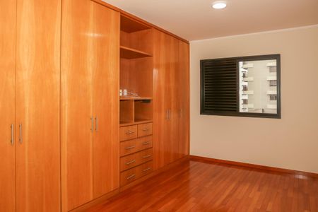 Apartamento à venda com 131m², 3 quartos e 2 vagas Apartamento à venda com 131m², 3 quartos e 2 vagasSuíte 1